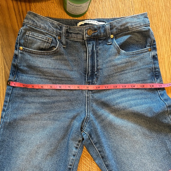 Hi Rise Curvy Mom Jeans - Picture 11 of 11